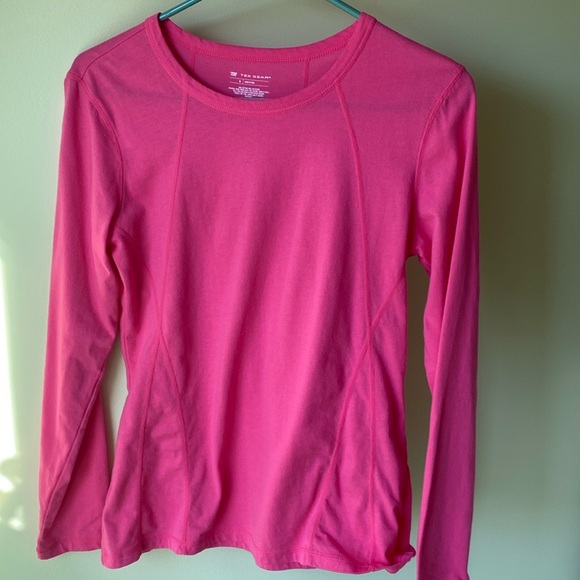2 Sonoma Women's Tops in Green, and Red size XS. 1 Tek Gear in Pink size Small. - Picture 2 of 14